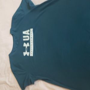 30% off 2 or more items!! 💥💥💥UNDER ARMOUR Tee